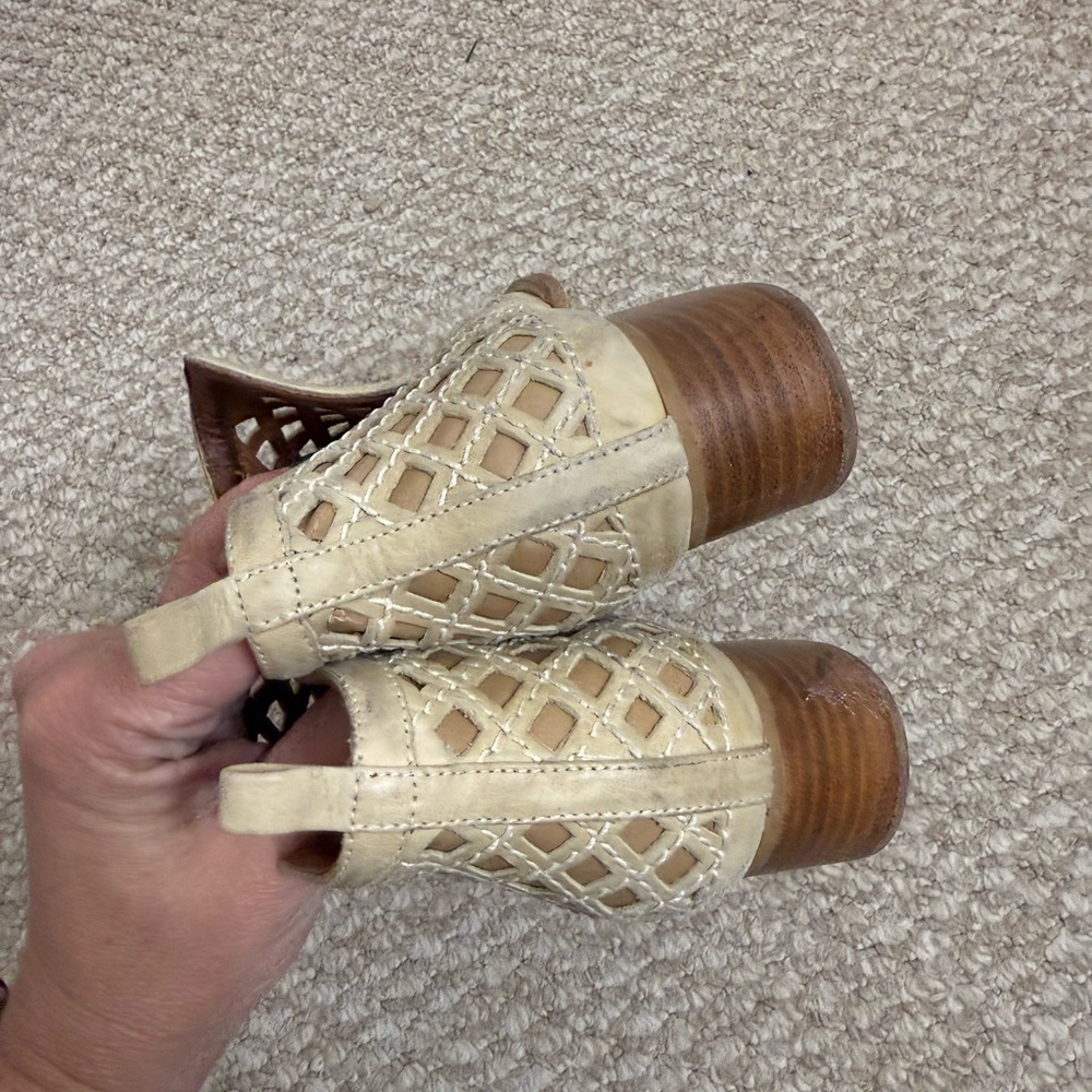 Jeffrey Campbell Taggart Taupe Cut Out Pointed Toe Western Booties size 8 - Picture 4 of 10